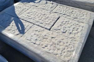 Basole anticate picconate in Marmo di Trani